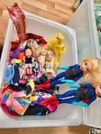 Barbie met veel accessoires en kleding, Gebruikt, Ophalen of Verzenden, Barbie