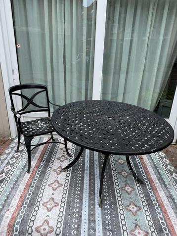 Gietijzeren tuinset beschikbaar voor biedingen