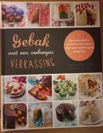 Gebak met een verborgen verrassing - Angela Drake, Ophalen of Verzenden, Zo goed als nieuw, Angela Drake, Taart, Gebak en Desserts