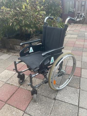 Inklapbare rolstoel beschikbaar voor biedingen