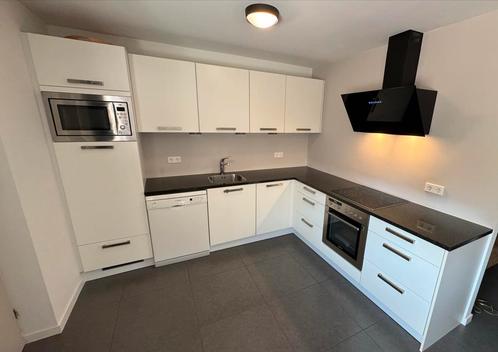 Keuken met inbouwapparatuur en afzuigkap, Huis en Inrichting, Keuken | Complete keukens, Gebruikt, Hoekkeuken, Graniet of Steen