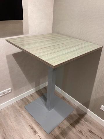 Febru statafel op metalen poot Hoogte110cm L x B 80 cm beschikbaar voor biedingen