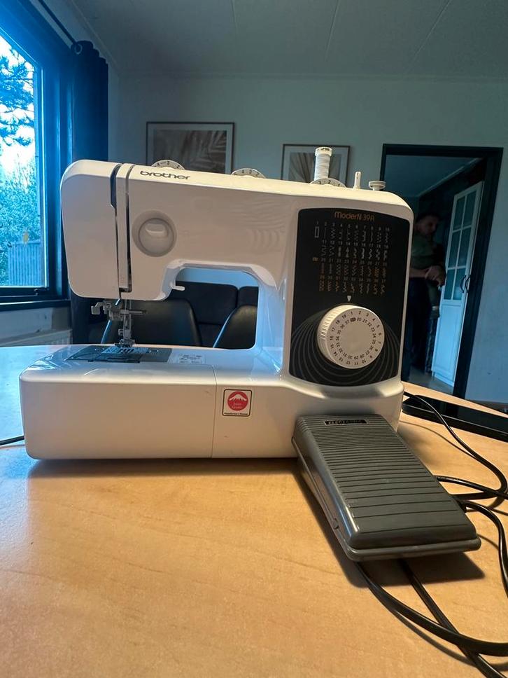 Brother Modern 39A naaimachine – zo goed als nieuw, Hobby en Vrije tijd, Naaimachines en Toebehoren, Zo goed als nieuw, Naaimachine