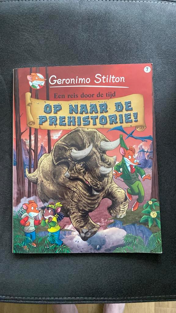Andrea Denegri - Op naar de prehistorie!, Boeken, Stripboeken, Zo goed als nieuw, Eén stripboek, Ophalen of Verzenden
