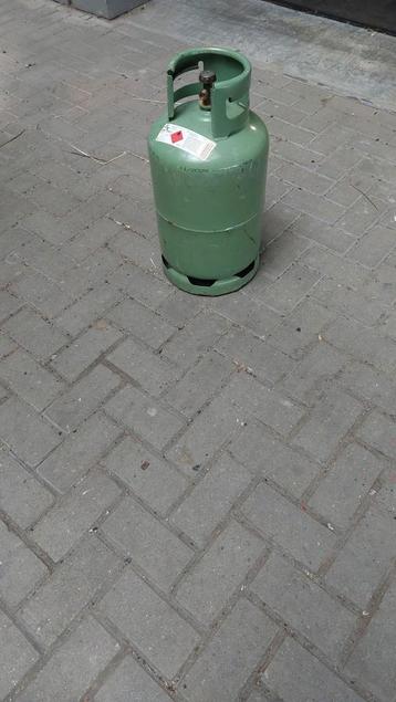 Gasfles met kraan beschikbaar voor biedingen
