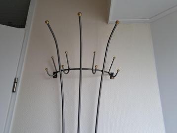 Kapstok beschikbaar voor biedingen