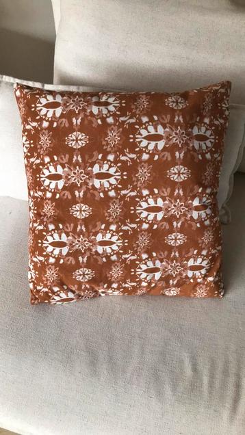 1 fluweel kussen brique kleur zgan  beschikbaar voor biedingen