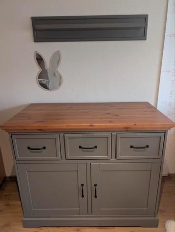 Commode met plankje  beschikbaar voor biedingen
