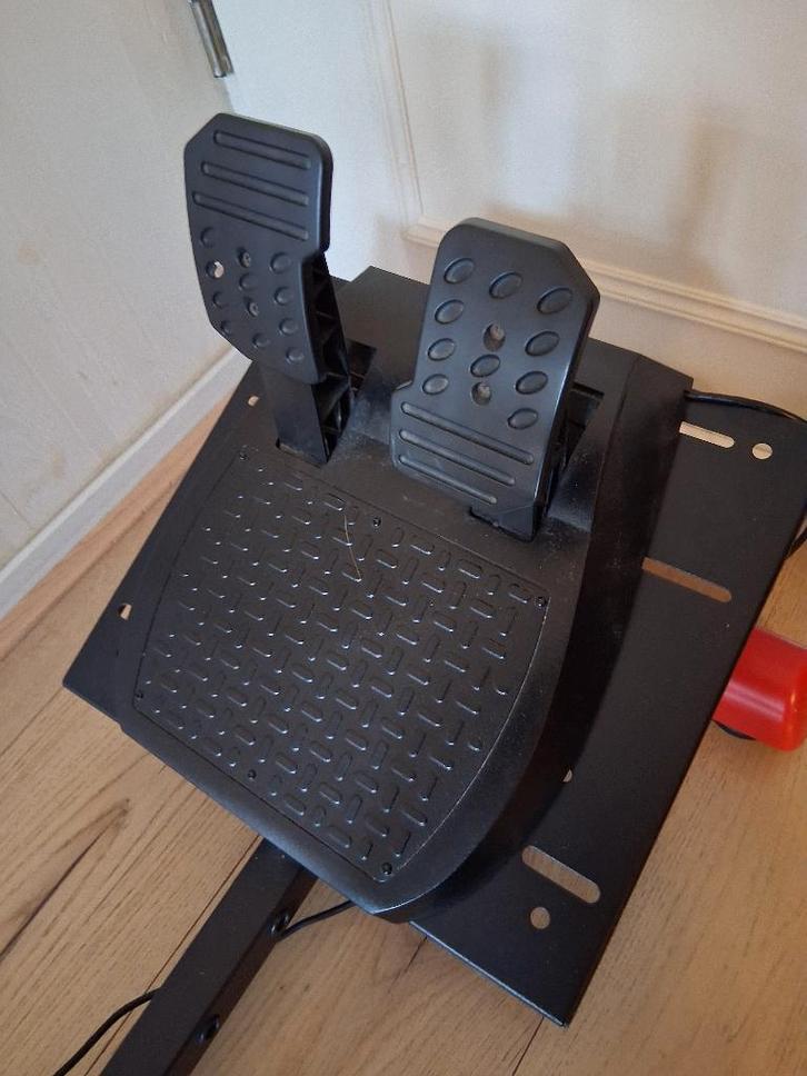 Racestuur met standaard voor €150,00 inclusief, Computers en Software, Joysticks, Gebruikt, Ophalen