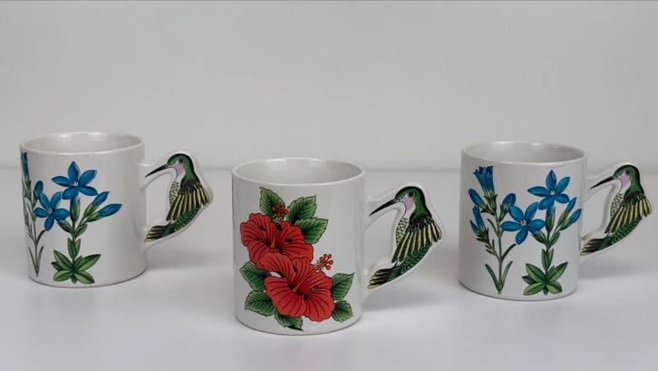 Vintage Japans keramieken bloemen bekers kolibri Hummingbird, Huis en Inrichting, Keuken | Servies, Zo goed als nieuw, Kop(pen) en/of Schotel(s)