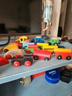 Houten treinbaan met wagonnen bomen huizen auto's, Ophalen of Verzenden, Zo goed als nieuw, Overige typen