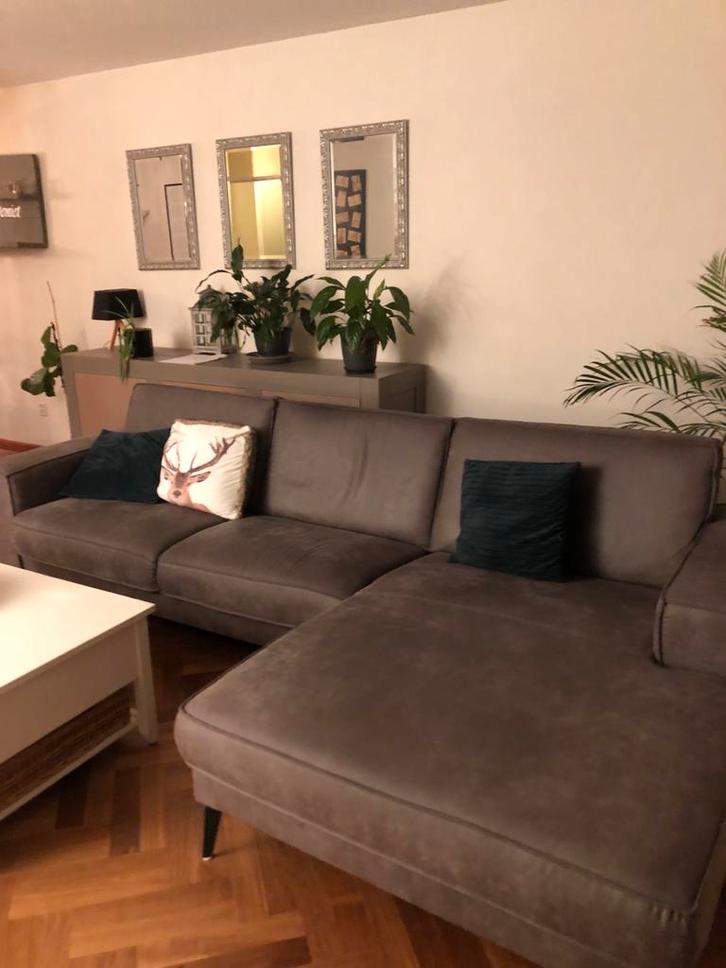 Grijze bank met lounge en love seat, Huis en Inrichting, Banken | Sofa's en Chaises Longues, Gebruikt, Vierpersoons of meer, 250 tot 300 cm