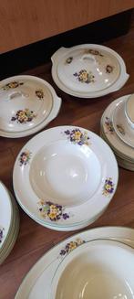 Oud !!  Gouda Zuid Holland servies 12 personen, Antiek en Kunst, Antiek | Servies compleet, Ophalen of Verzenden