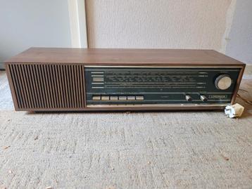 Radio ouderwets beschikbaar voor biedingen