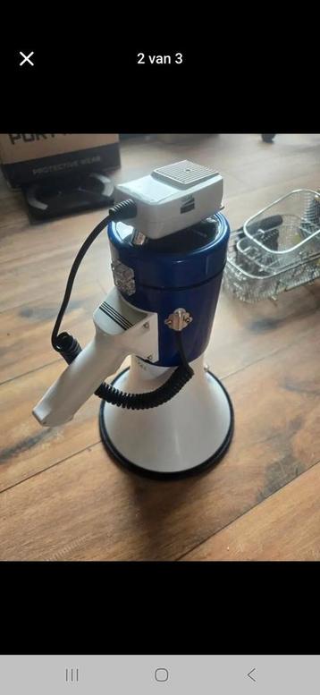 Prof. MEGAFOON met losse spreeksleutel beschikbaar voor biedingen