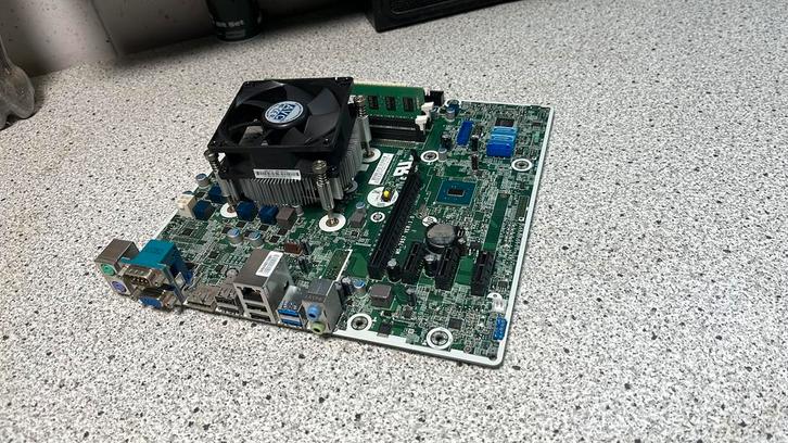 Hp prodesk moederbord met i5 6500 cpu, Computers en Software, Moederborden, Zo goed als nieuw, Intel, DDR4, Ophalen of Verzenden