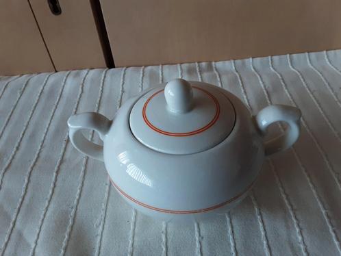 Mooi suikerpotje van PETRUS REGOUT,met oranje lijntjes, Antiek en Kunst, Antiek | Servies los, Ophalen of Verzenden