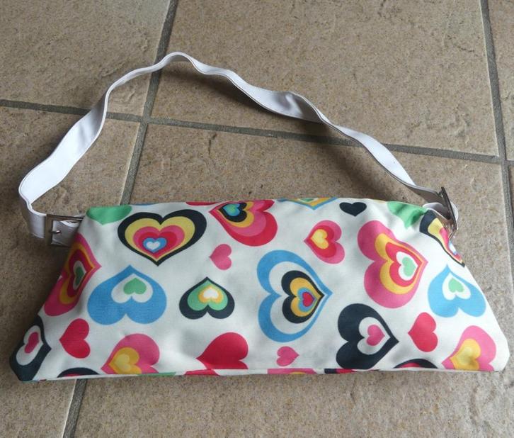 Damestasje hartjes wit multicolour tasje schoudertasje, Sieraden, Tassen en Uiterlijk, Tassen | Damestassen, Zo goed als nieuw