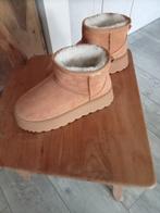 Leuke stoere korte suède look imitatie bont laarsje, Kleding | Dames, Schoenen, Ophalen of Verzenden, Nieuw, Zwart