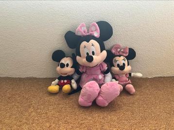 Disney knuffels minnie en mickey mouse beschikbaar voor biedingen
