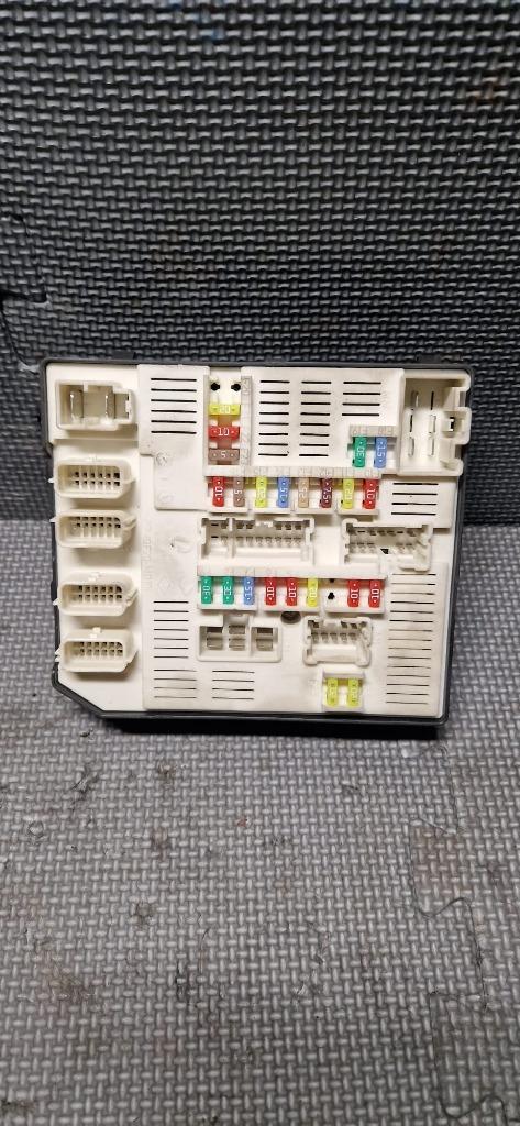 RENAULT MEGANE III STATIONWAGEN | ZEKERINGKAST | 284B60168R, Auto-onderdelen, Elektronica en Kabels, Renault, Gebruikt, Ophalen of Verzenden