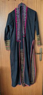 Originele hand geborduurde jas uit Noord-Vietnam, uit Sapa., Antiek en Kunst, Antiek | Kleding en Accessoires, Ophalen of Verzenden