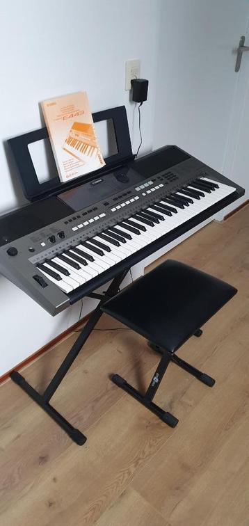 Piano/Keyboardset Yamaha PSR-E443 Standaard en Bank beschikbaar voor biedingen
