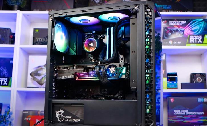 Luxe Gaming PC (Redux Gamer a305), Spelcomputers en Games, Games | Pc, Zo goed als nieuw, 1 speler, Vanaf 12 jaar, Online, Ophalen