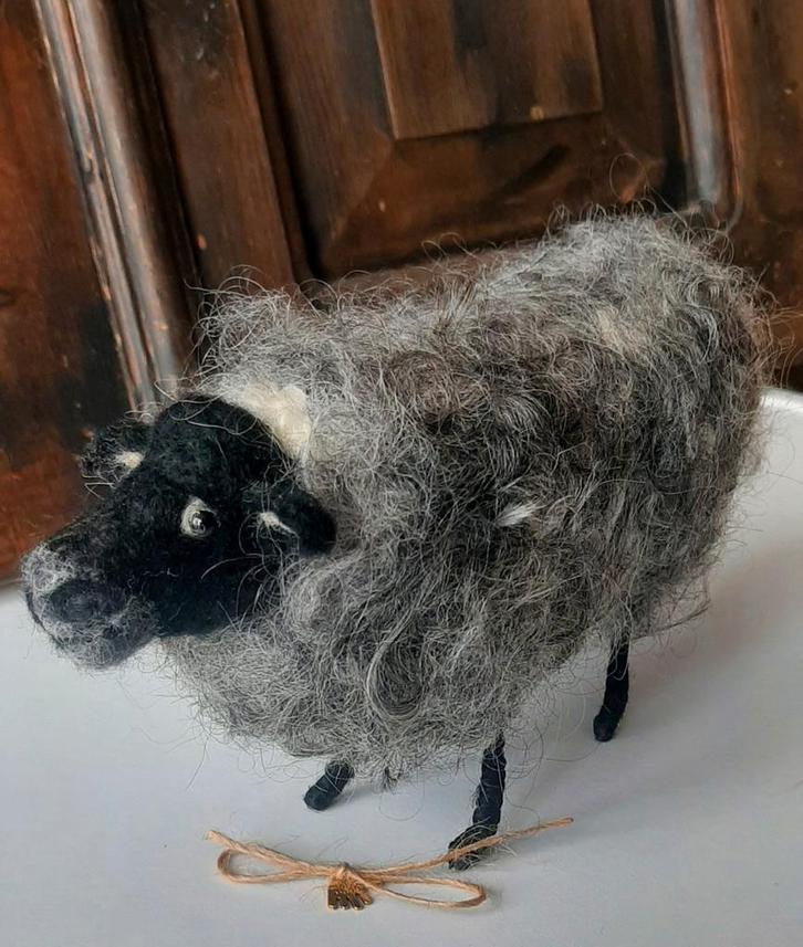Genaaldvilt vrolijk schaap wol naaldvilten schaapje, Hobby en Vrije tijd, Vilt, Nieuw, Overige typen, Wolvilt, Ophalen of Verzenden