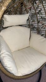 Hangstoel van riet met kussens, Huis en Inrichting, Stoelen, Ophalen, Overige kleuren, Riet of Rotan, Zo goed als nieuw