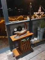 Houten bijzettafel met unieke vormgeving, Huis en Inrichting, Minder dan 50 cm, Gebruikt, Vintage, Minder dan 50 cm