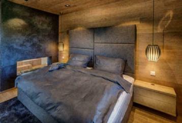 EIKEN WAND BEKLEDING, GEBORSTELD GEROOKT  EN NATUREL GEOLIED beschikbaar voor biedingen