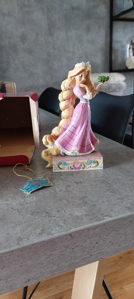 Disney traditions rapunzel "loyalty and love", Verzamelen, Beelden en Beeldjes, Zo goed als nieuw, Ophalen of Verzenden