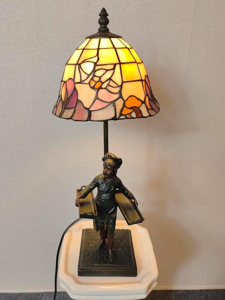 Elegante Tiffany-stijl lamp met gesigneerde A. Moreau voet, Antiek en Kunst, Antiek | Lampen, Ophalen of Verzenden