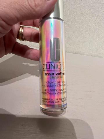 Clinique Even Better Clinical Radical Dark Spot Corrector 30 beschikbaar voor biedingen