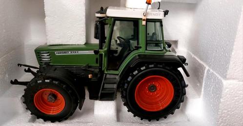 Fendt 515C Favorit Turboshift, Hobby en Vrije tijd, Modelauto's | 1:32, Zo goed als nieuw, Tractor of Landbouw, Overige merken