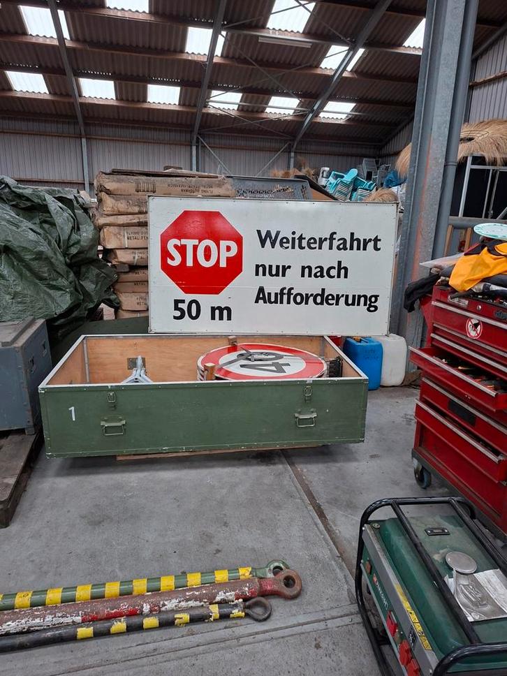 DDR Verkeersborden in Kist - Zeldzame Collectie, Hobby en Vrije tijd, Overige Hobby en Vrije tijd, Ophalen