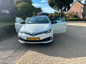 Toyota Auris 1.8 Hybrid Touring Sports CVT 2015 Wit beschikbaar voor biedingen