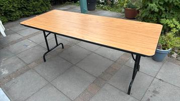 Inklapbare tafel beschikbaar voor biedingen