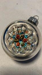 Vintage kerstbal, deukbal blauw rood groen, Diversen, Kerst, Ophalen of Verzenden, Zo goed als nieuw