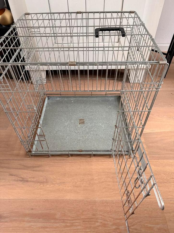 Bench voor kleine tot middelgrote hond / puppy, Dieren en Toebehoren, Hondenbenches, Zo goed als nieuw, Ophalen