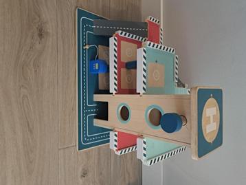 Houten autogarage (Hema) beschikbaar voor biedingen