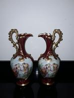 2 Oude porseleinen Limoge karaffen met weens decor, Ophalen of Verzenden