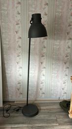 Ikea staande lamp grijs, Huis en Inrichting, Lampen | Vloerlampen, Ophalen, Gebruikt