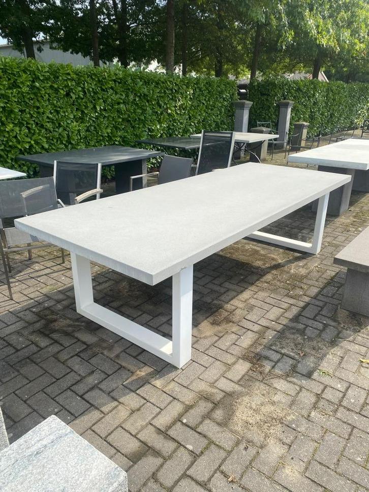 Betonnen tuintafel - Gepoedercoat onderstel – 300x120Cm, Tuin en Terras, Tuintafels, Rechthoekig, Hout, Ophalen