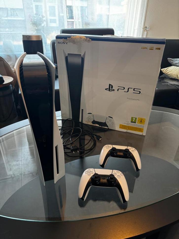 Playstation 5 disc edition met 2 controllers en 2TB SSD, Spelcomputers en Games, Spelcomputers | Sony PlayStation 4, Zo goed als nieuw