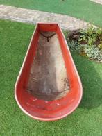 Antieke metalen badkuip, gebruikt als plantenbak in de tuin., Overige vormen, Tuin, Gebruikt, Metaal