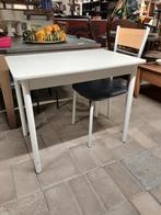 Kleine eettafel met 2 stoelen, Ophalen, Zo goed als nieuw