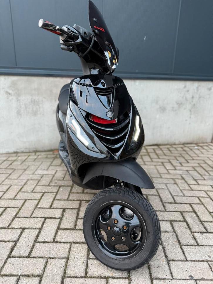 Piaggio Zip 50cc Euro 5 2021, Fietsen en Brommers, Scooters | Piaggio, Gebruikt, Zip, Maximaal 45 km/u, Benzine, Ophalen of Verzenden