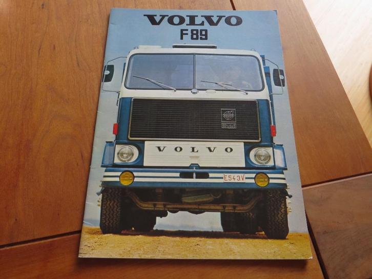 NL folder Volvo F 89 vrachtwagens en trekkers 1972 + specs, Boeken, Auto's | Folders en Tijdschriften, Zo goed als nieuw, Volvo
